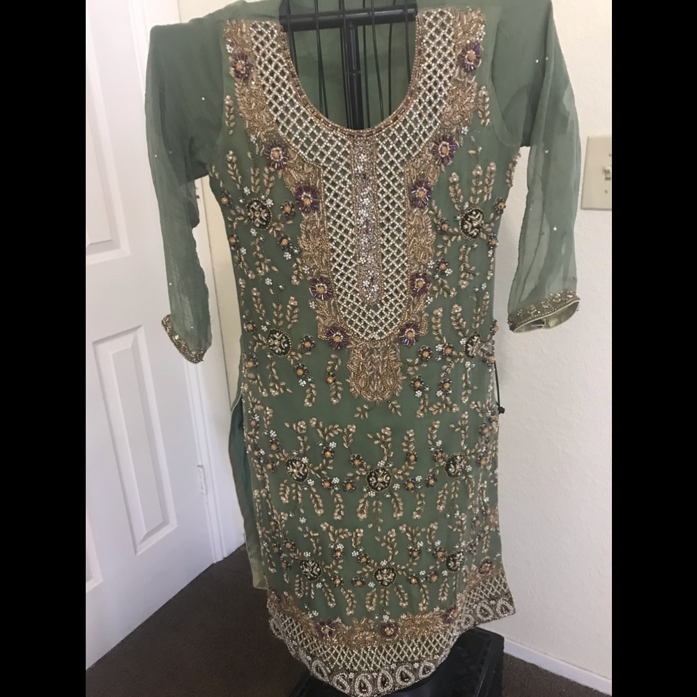 Pakistani Salwar Kameez